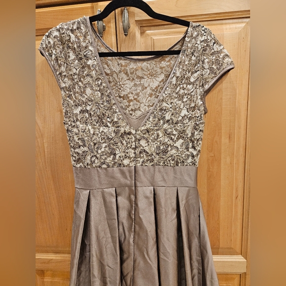 Xscape Embroidered Sequined Ball Gown Lace-Bodice Belted Gown Size 6 NWT - Picture 10 of 16